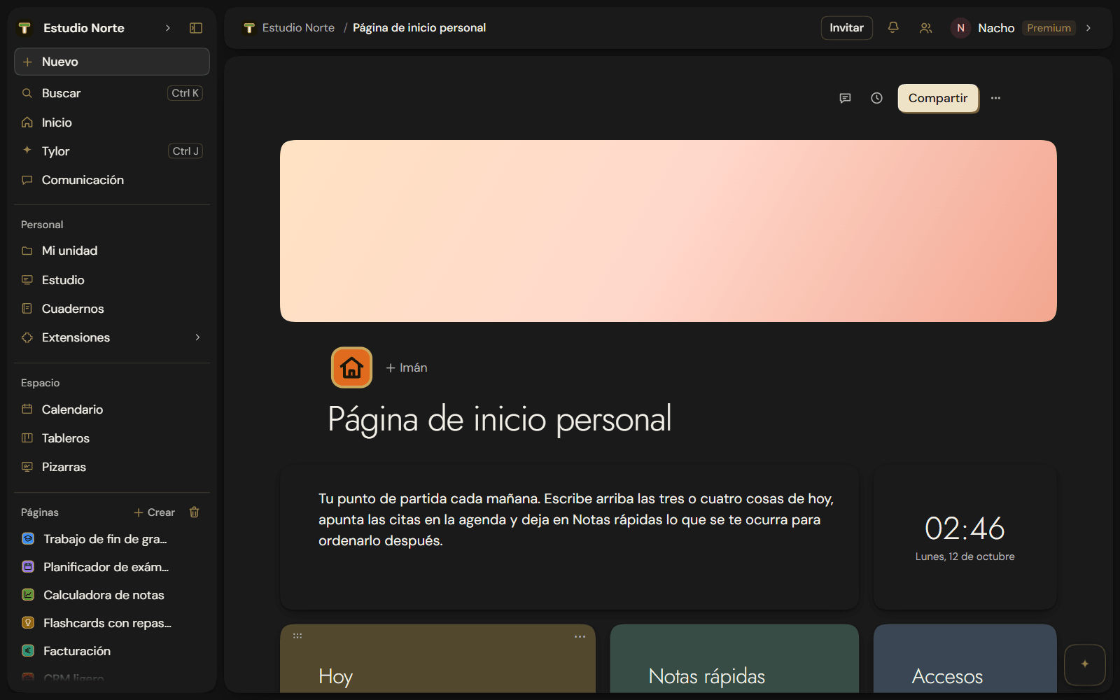 Tylode in dark mode. In the sidebar, the pages of the Estudio Norte workspace use colored badges as icons, and the "Página de inicio personal" page has an orange badge with a house as its icon